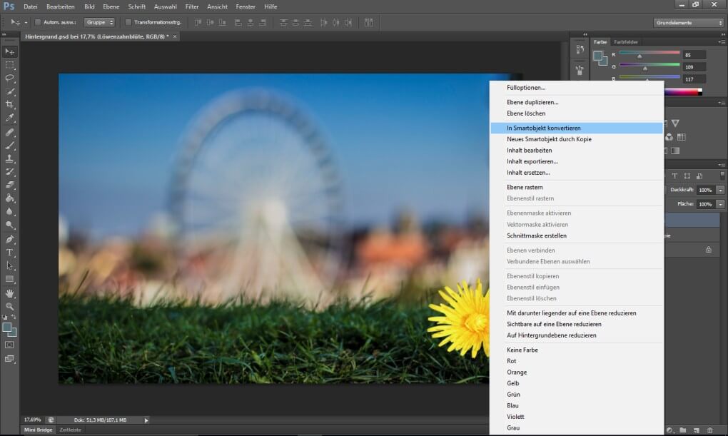 Mache einen Rechtsklick auf die Ebene, auf der dein eingefügtes Objekt liegt. Wähle daraufhin den Eintrag «In Smartobjekt konvertieren» und bestätige es mit einem Linksklick.