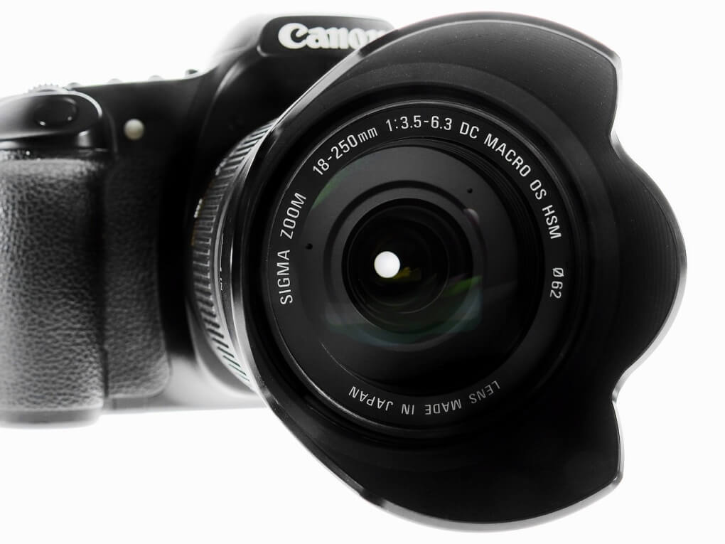 Canon-Spiegelreflexkamera-mit-SIGMA-Reiseobjektiv