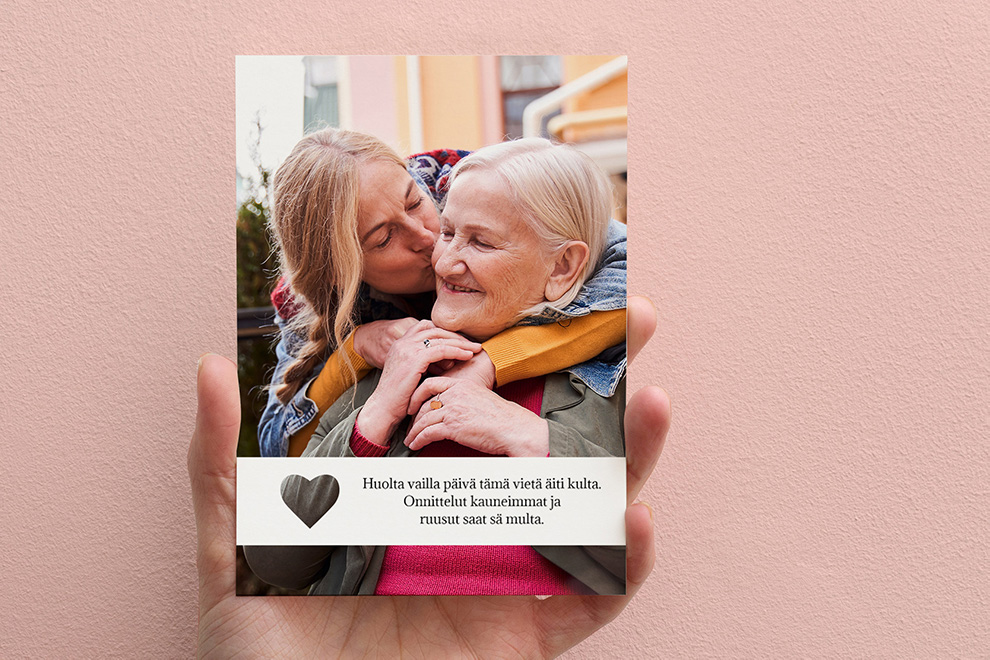 Äitienpäiväkortin huolella valittu runo viimeistelee kauniin kortin. Äitienpäiväkortin huolella valittu runo viimeistelee kauniin kortin.