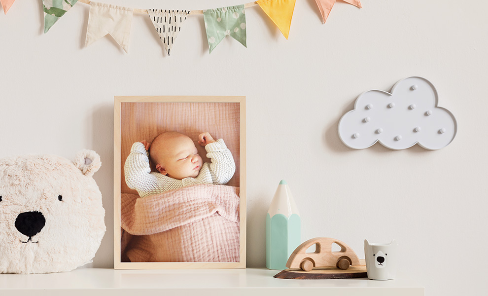 Inredning av baby sovrum: inramad poster