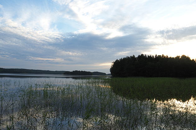 Solnedgång över sjö fel Skapa stämning med hjälp av bildvinkeln