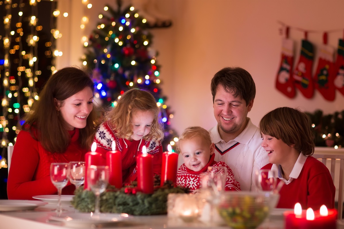 Weihnachten Schweiz – Familienessen und ein Adventskranz