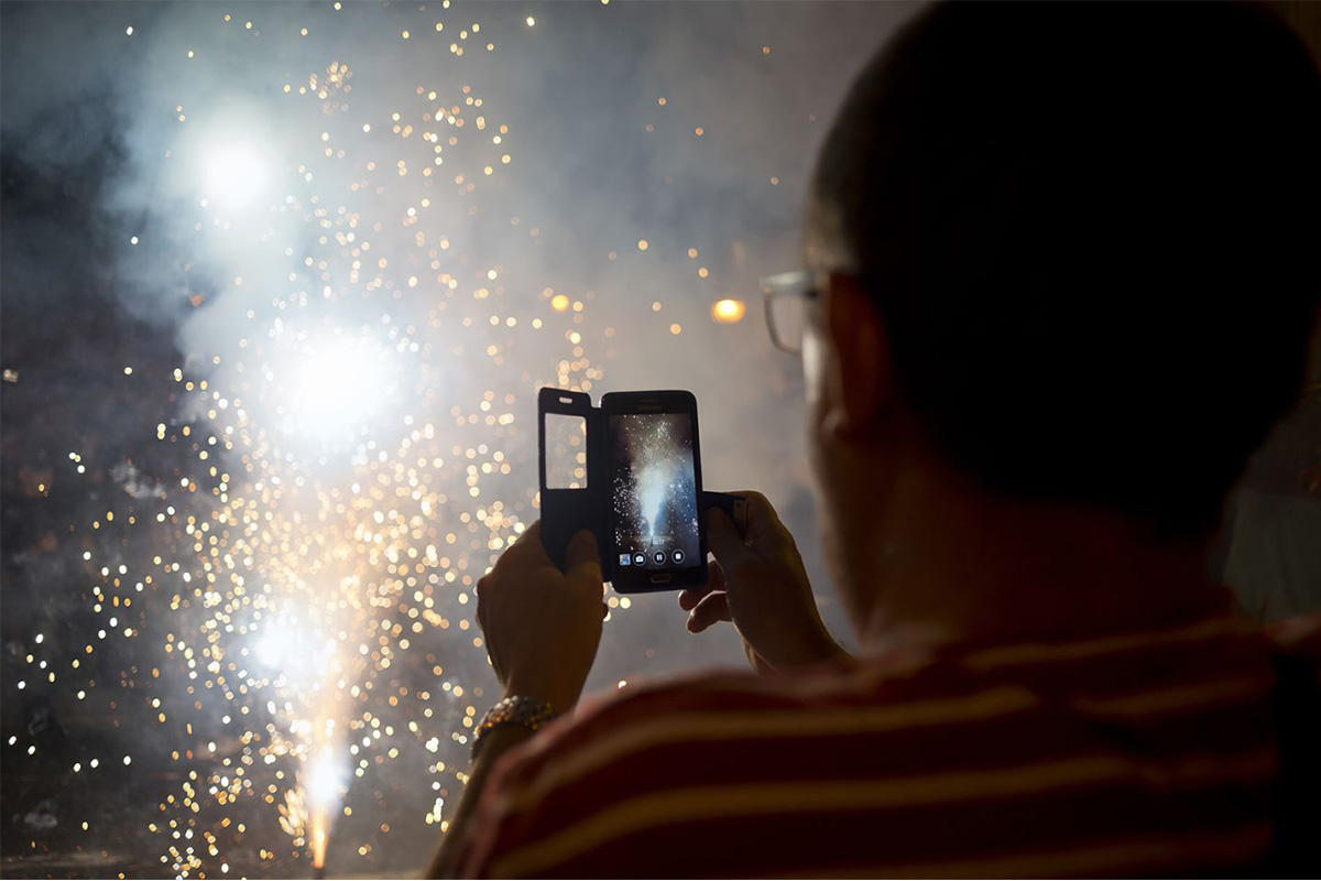 Heute können wir mit unseren Smartphones auch ein Feuerwerk fotografieren