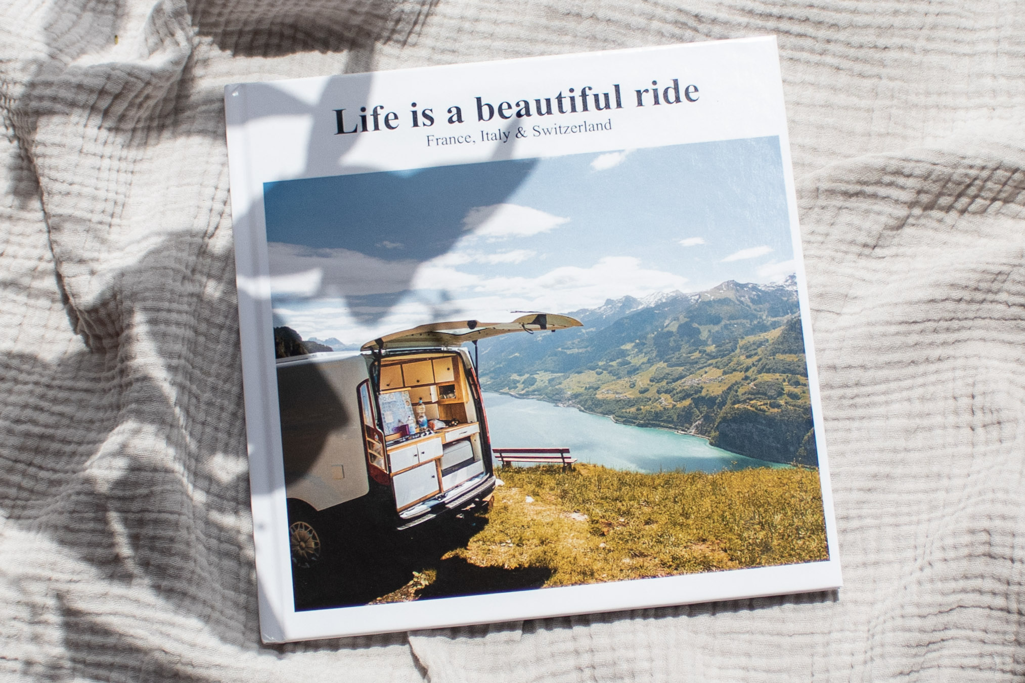 Dein persönliches Reisefotobuch: Halte die schönsten Erinnerungen und Reisemomente in einem edlen Fotobuch fest.