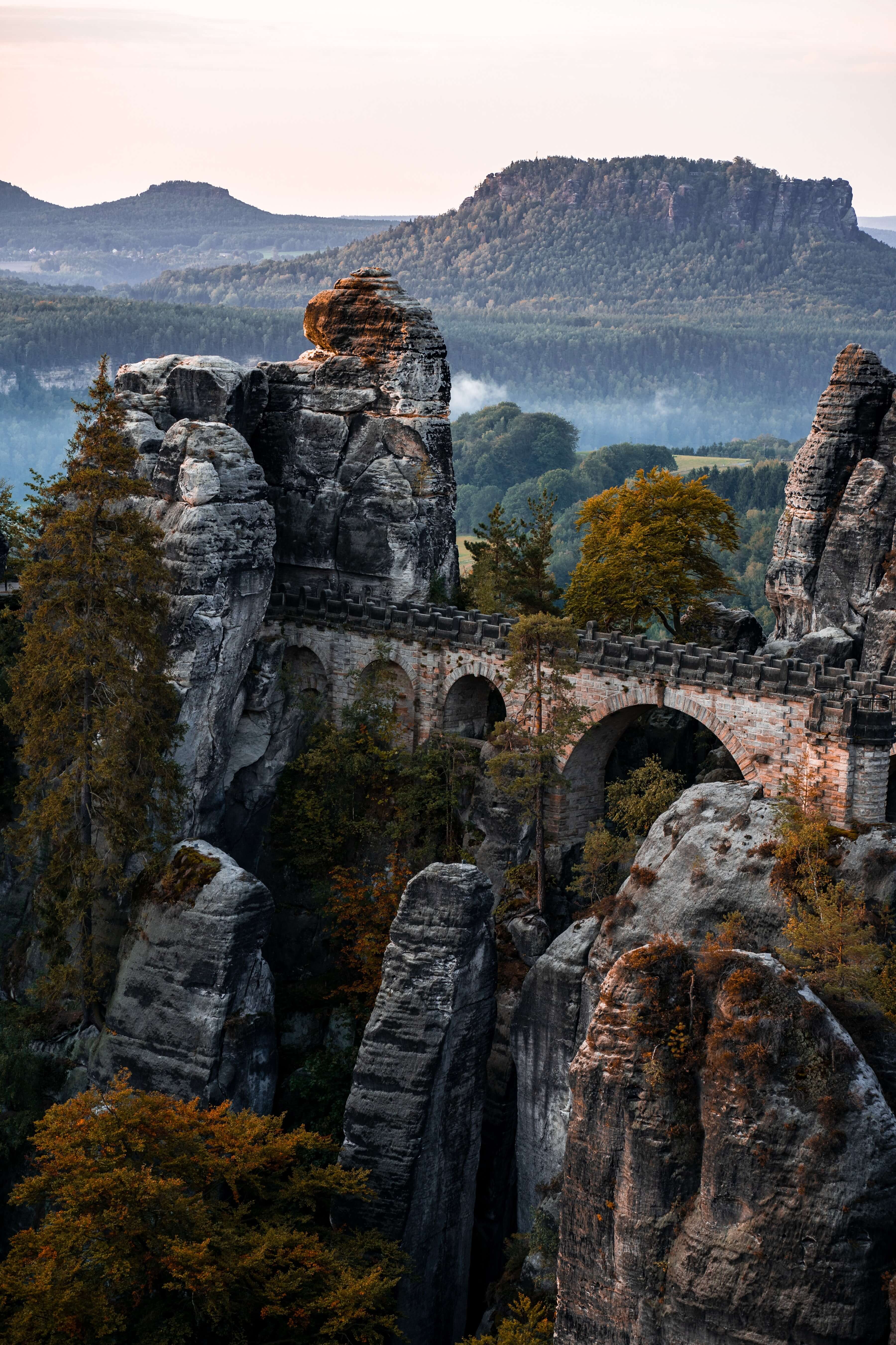 Naturwunder Elbsandsteingebirge: Die Basteibrücke in der Sächsischen Schweiz