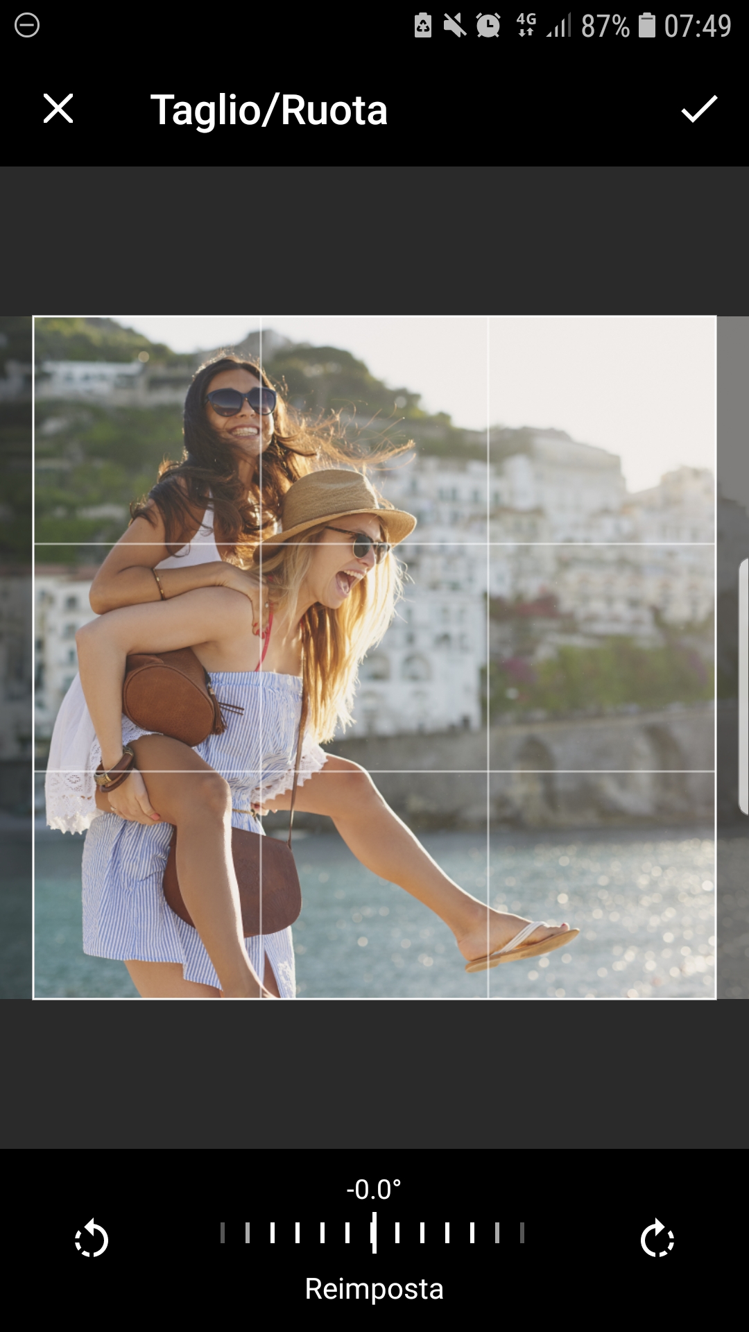 Puoi ritagliare e modificare le foto in ogni momento. Puoi ritagliare e modificare le foto in ogni momento.
