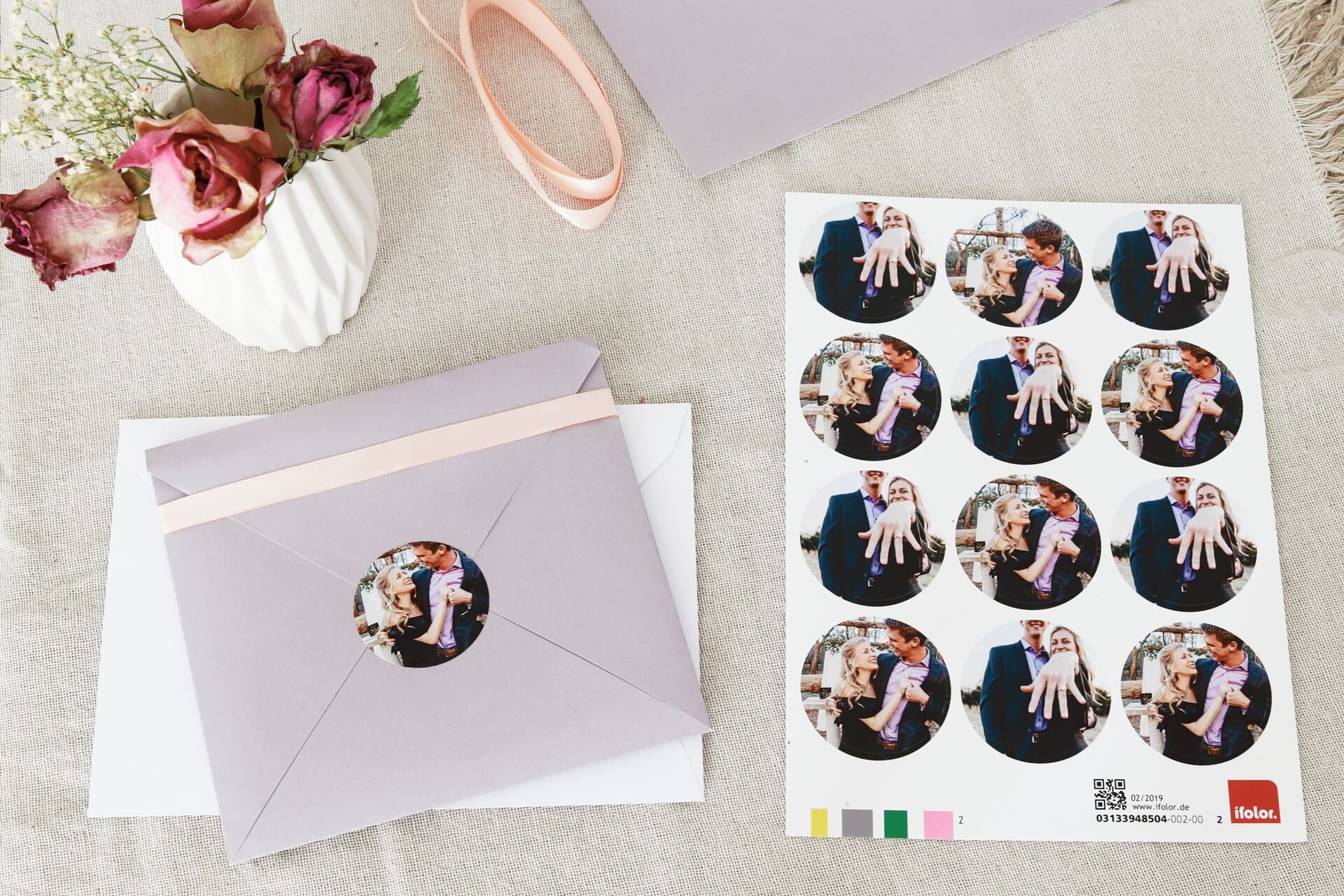 Fotosticker als Briefsiegel für die Hochzeitseinladungen
