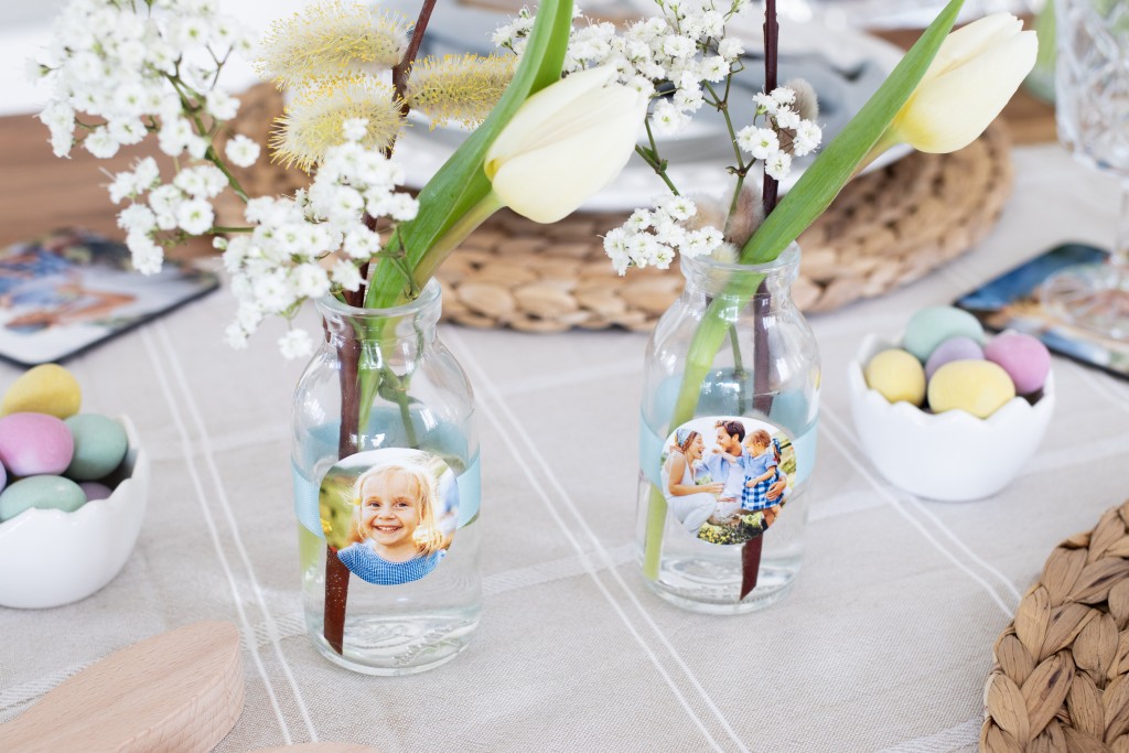 DIY: Vase verzieren mit Fotostickern zum Osterfest.