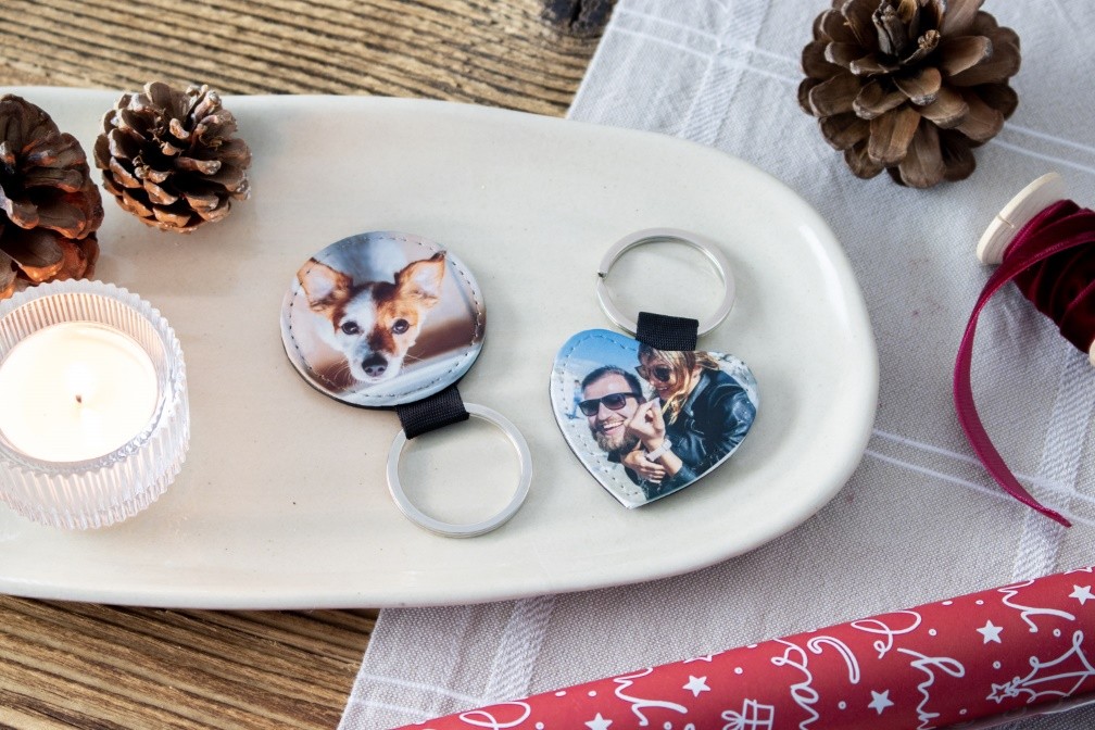 Selbst gestalteter Foto-Schlüsselanhänger als Last-Minute Geschenk zu Weihnachten.
