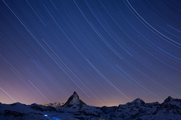 Timelapse – Sterne ziehen über das Matterhorn