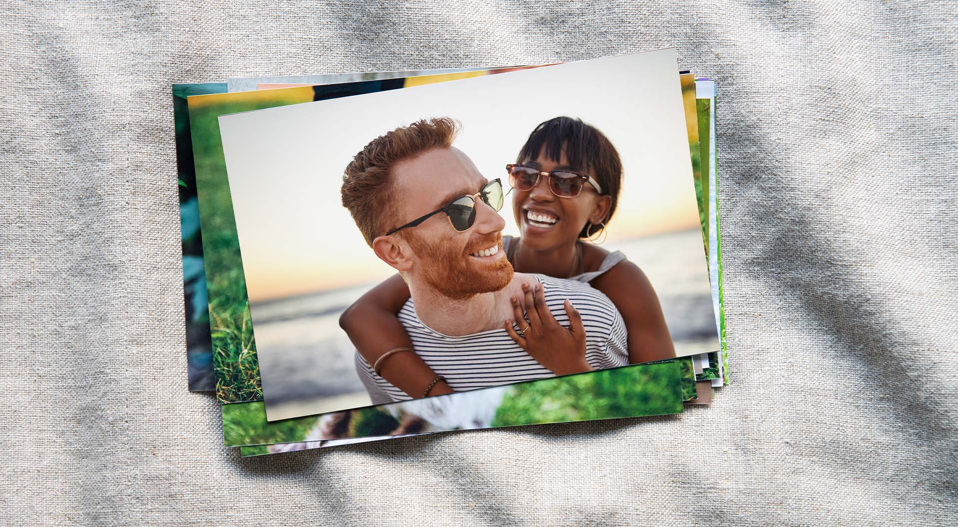 Nippu valokuvia ystävänpäivälahjaksi