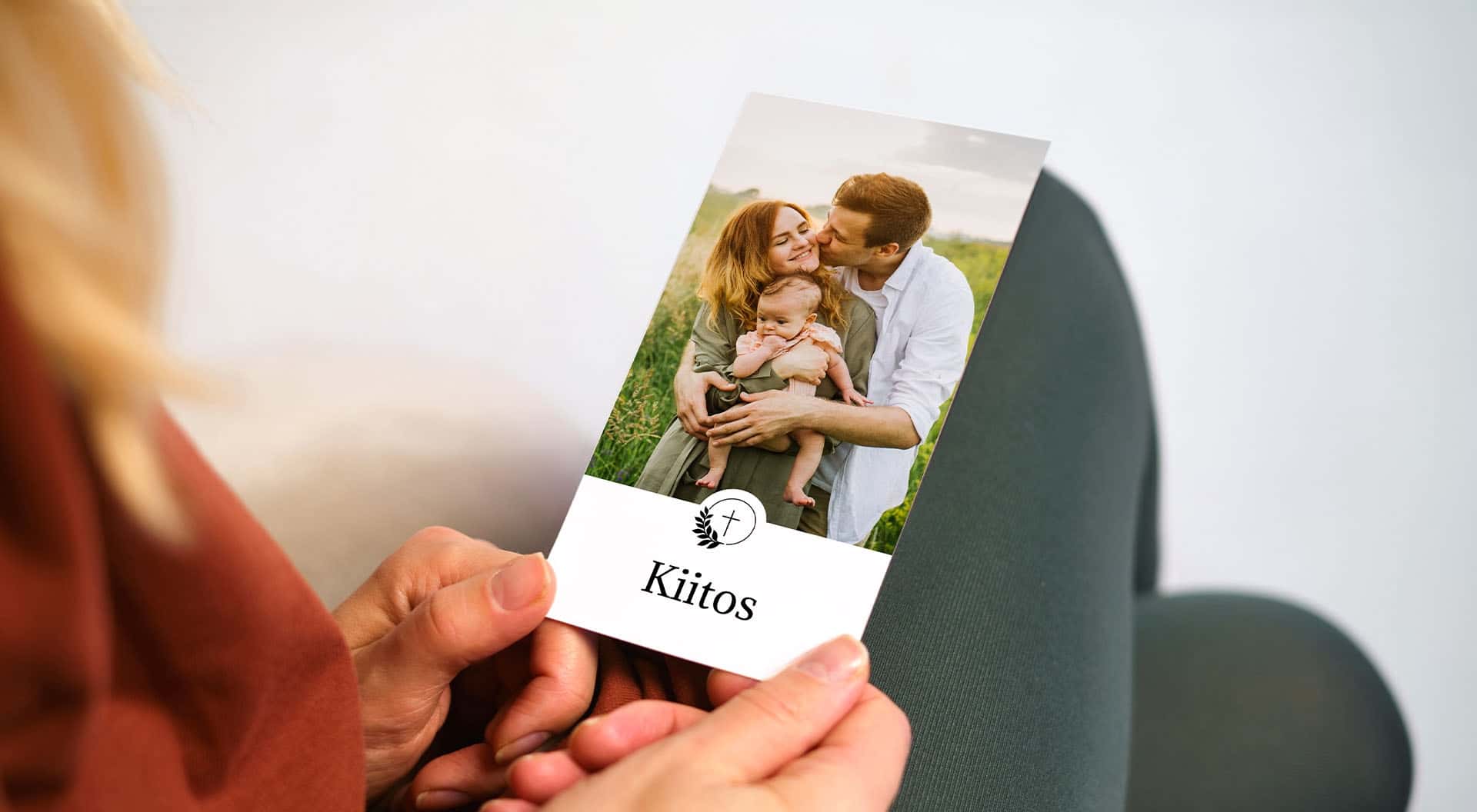 Ristiäisten kiitoskortti perheen kuvalla