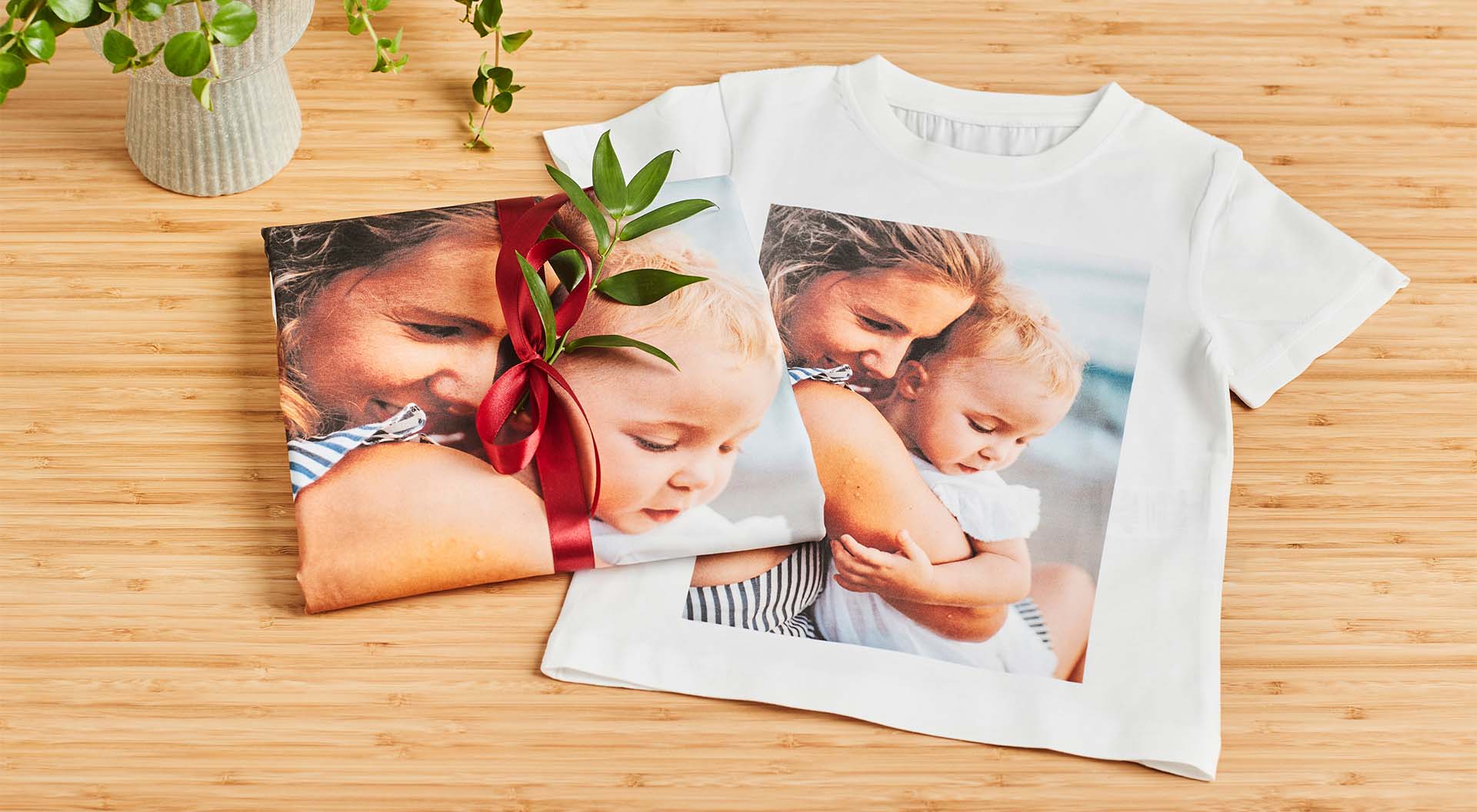 Samanlaiset t-paidat omalla kuvalla lapselle ja äidille