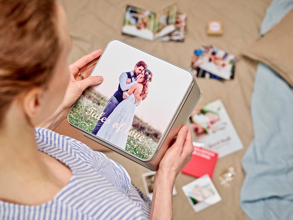 personalised wedding keepsake box made of metal is the perfect wedding day memory box.
