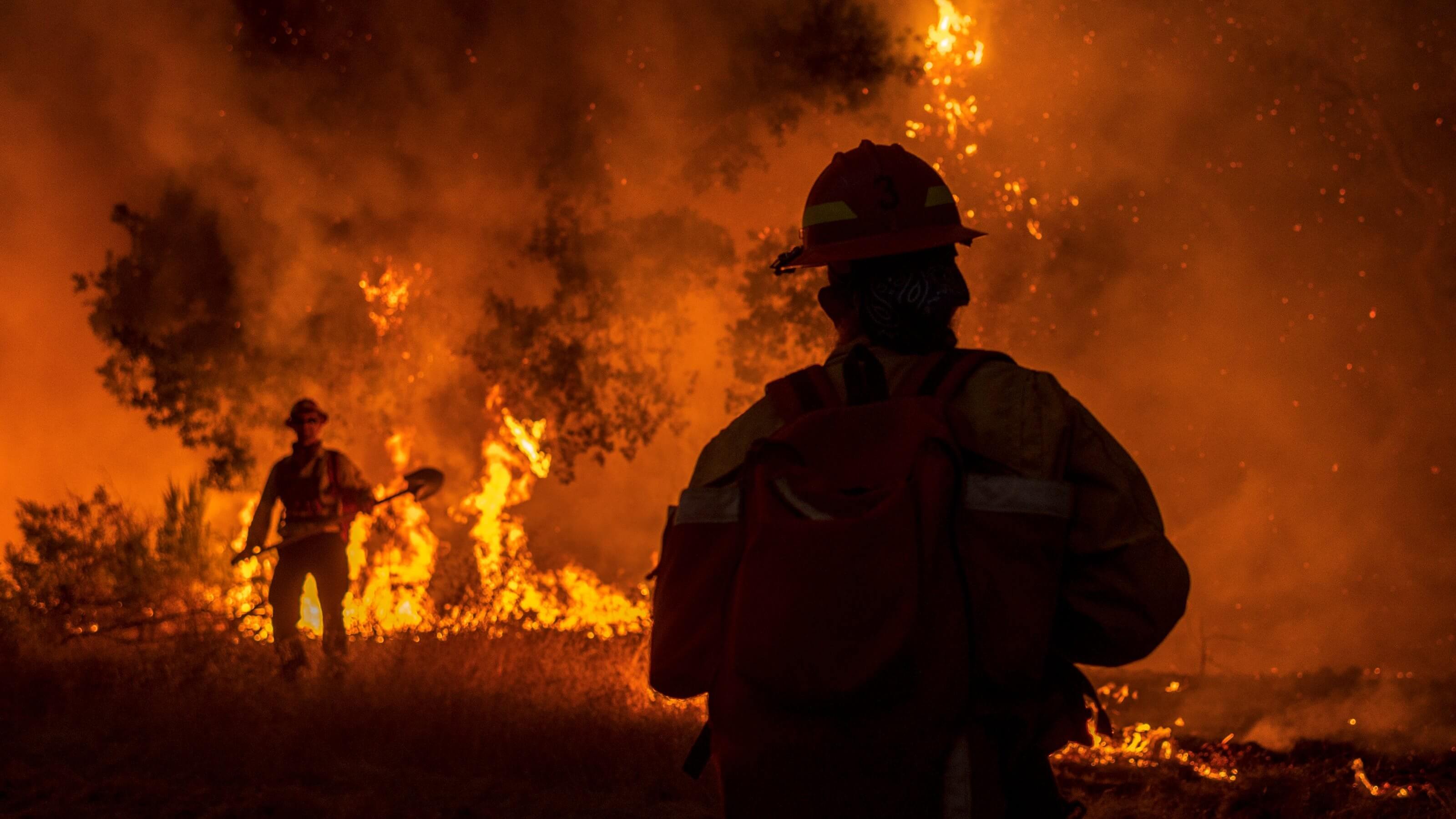 Fire%20Fighters%20-%20Overview%20Image%20and%20Cover%20Image%20-%2016-9 Feuerwehr in der Schweiz: Alles zu Beruf, Ausbildung und den lustigsten Feuerwehreinsätzen!
