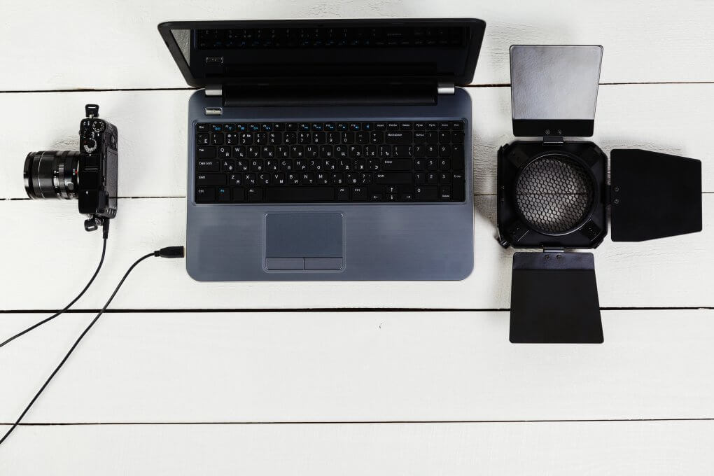 Kamera-Laptop-und-Scheinwerfer Tethered Shooting