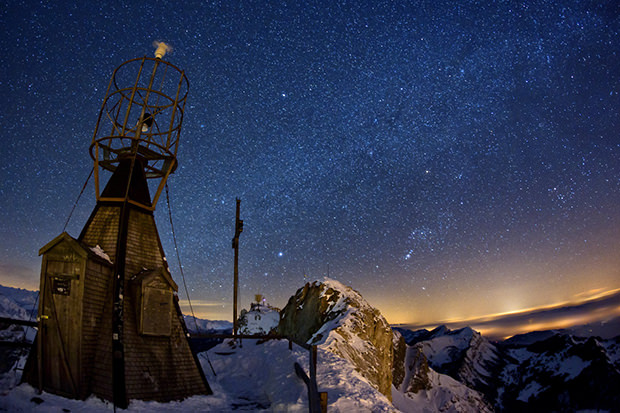 inspire_della_bella_footer_620px_INT Helvetia by night