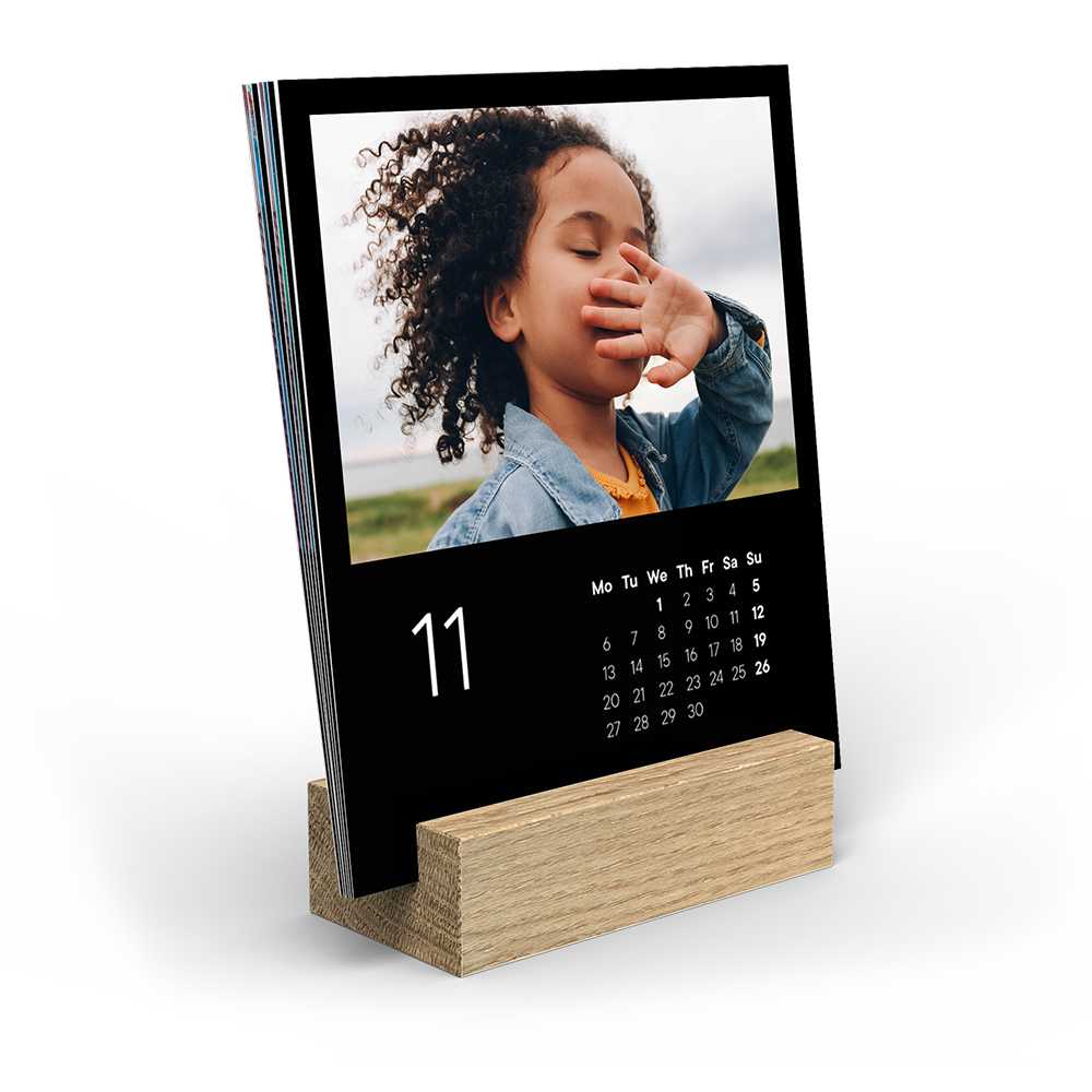 Photo Callender Personalised photo calendar with a wooden stand | ifolor