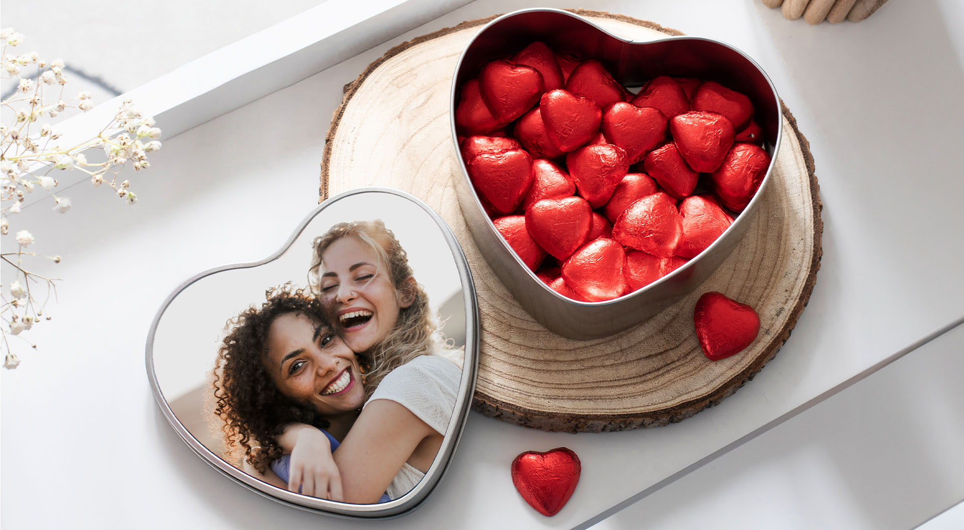 Sydämenmuotoinen metallirasia ystävälle lahjaksi