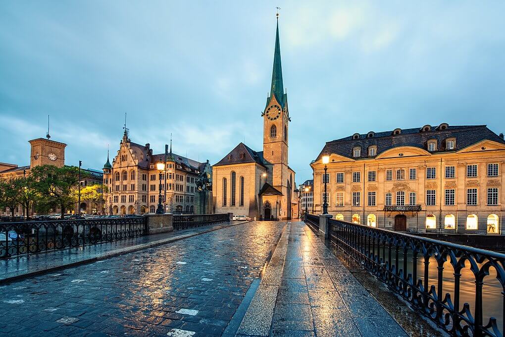 Fraumünster-Kirche-in-Zürich Sehenswürdigkeiten ohne Menschen fotografieren