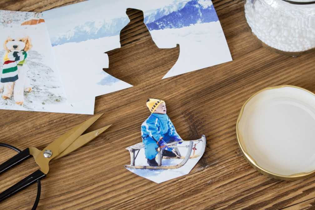 Ausgeschnittene und nicht-ausgeschnittene Fotos zum Basteln einer Schneekugel Ausgeschnittene und nicht-ausgeschnittene Fotos zum Basteln einer Schneekugel