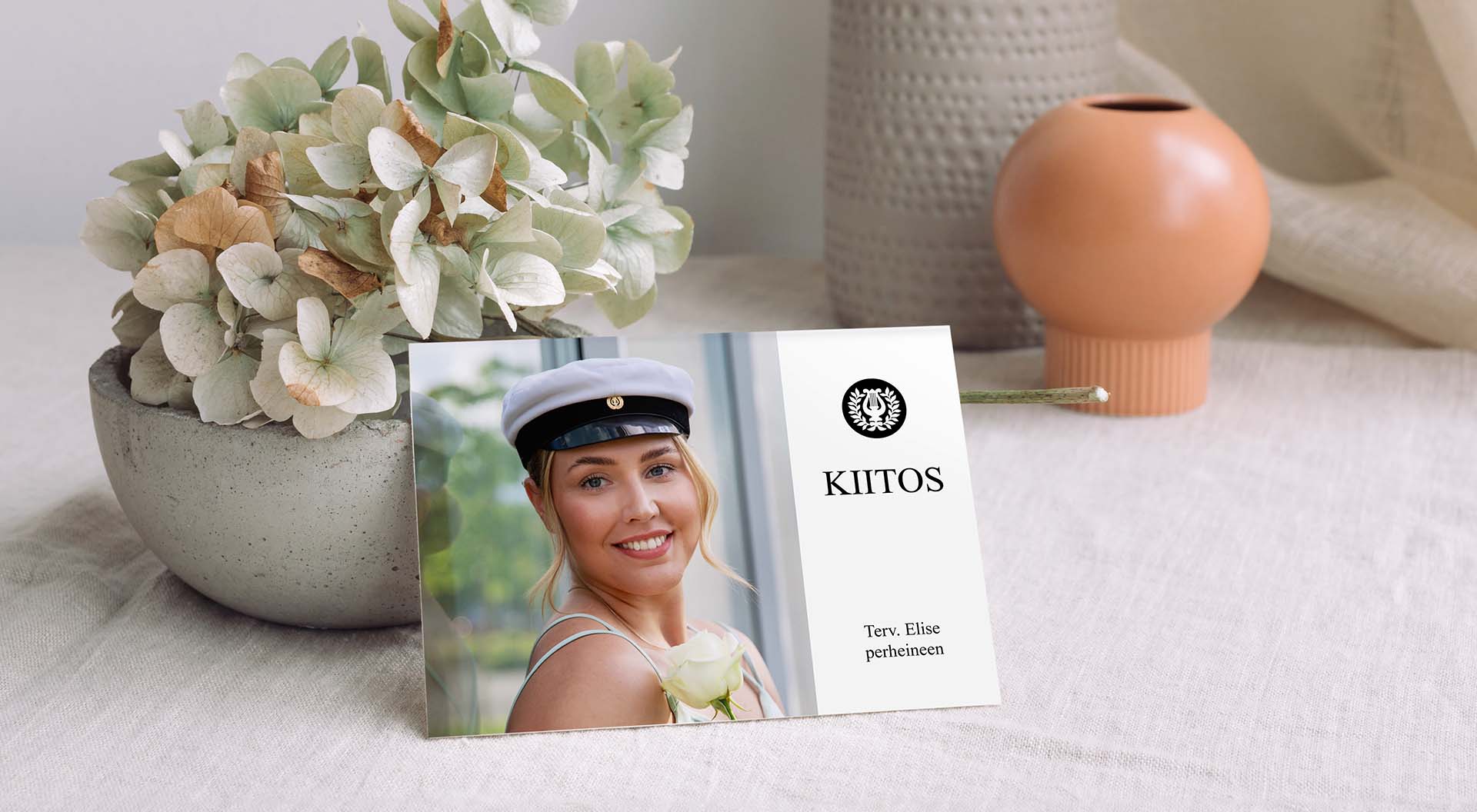 Valmistujaisten kiitoskortti omalla kuvalla