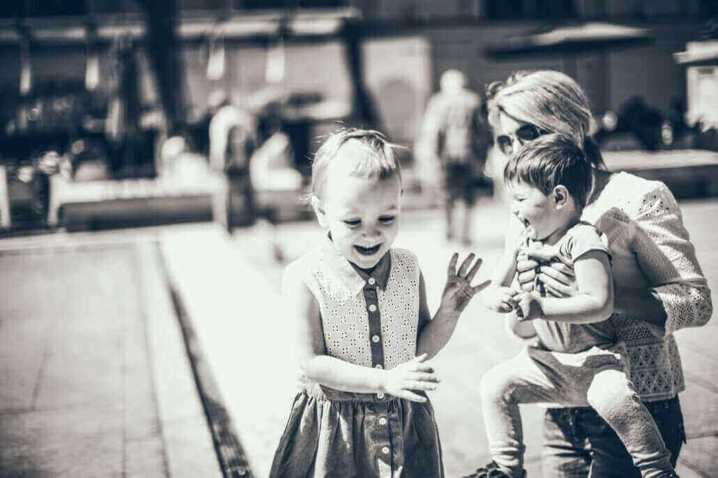 schwarz_weiss_kinder_mutter-1030x686 Photoshop: Fotos kolorieren