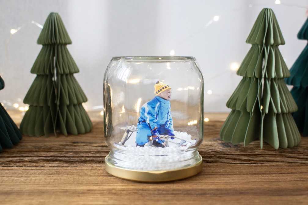 Die fertige selbst gebastelte Schneekugel Die fertige selbst gebastelte Schneekugel